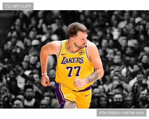 东契奇利用挡拆优势拉开比分差距，关键时刻得分效率超越上赛季