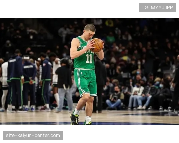 佩顿·普里查德挡拆牵制，较上季更能拉开怀特三分位