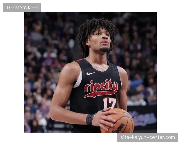 利拉德突破制造对抗拉开差距 提升球队关键得分效率