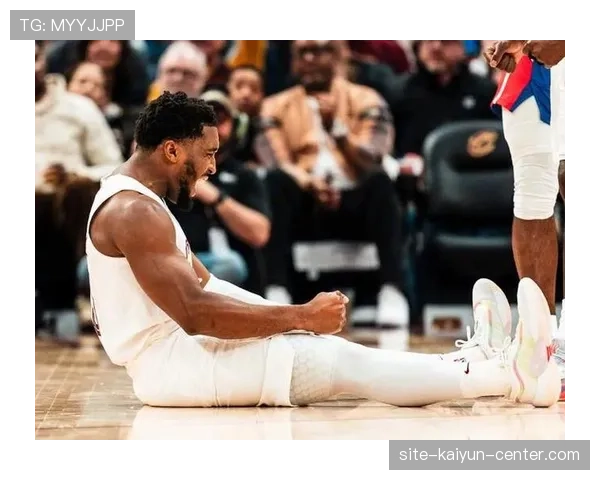 埃文·莫布里挡拆吸引防守助骑士内线效率显著提升