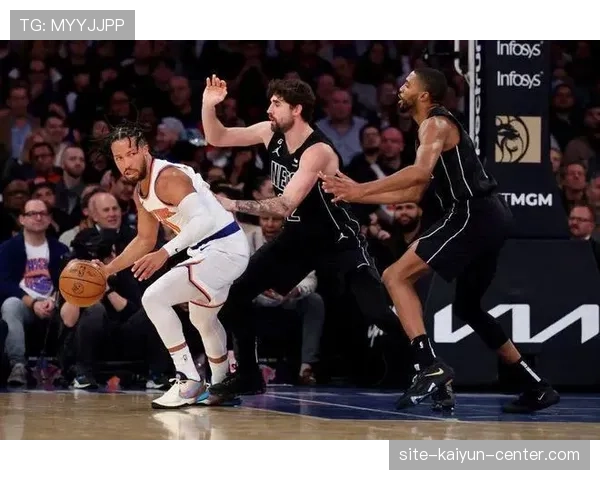 哈利伯顿利用挡拆拉开空间 提升关键时刻组织效率